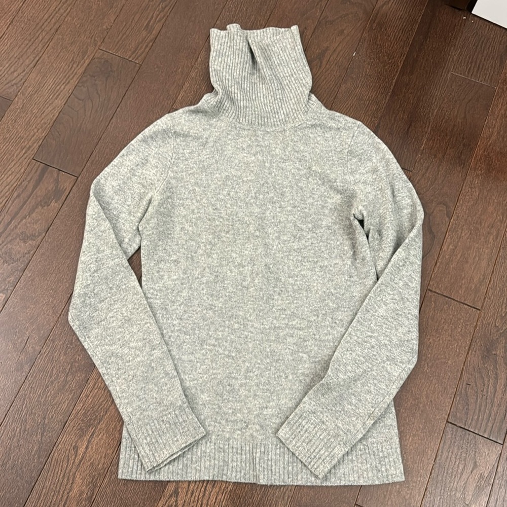 Jcrew 100% cashmere sweater size xs